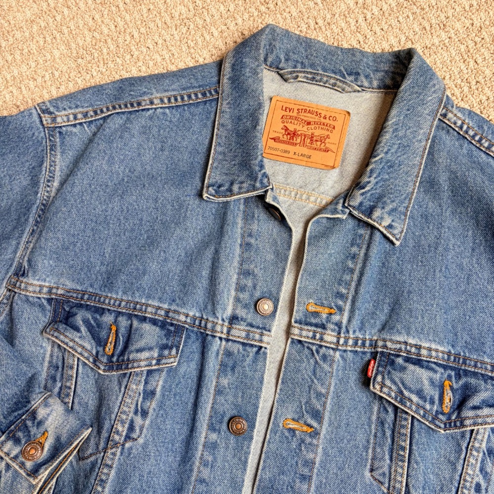 Vintage Levis Made in USA XL Blue 90s Mens Denim Trucker Jacket LIKE NEW